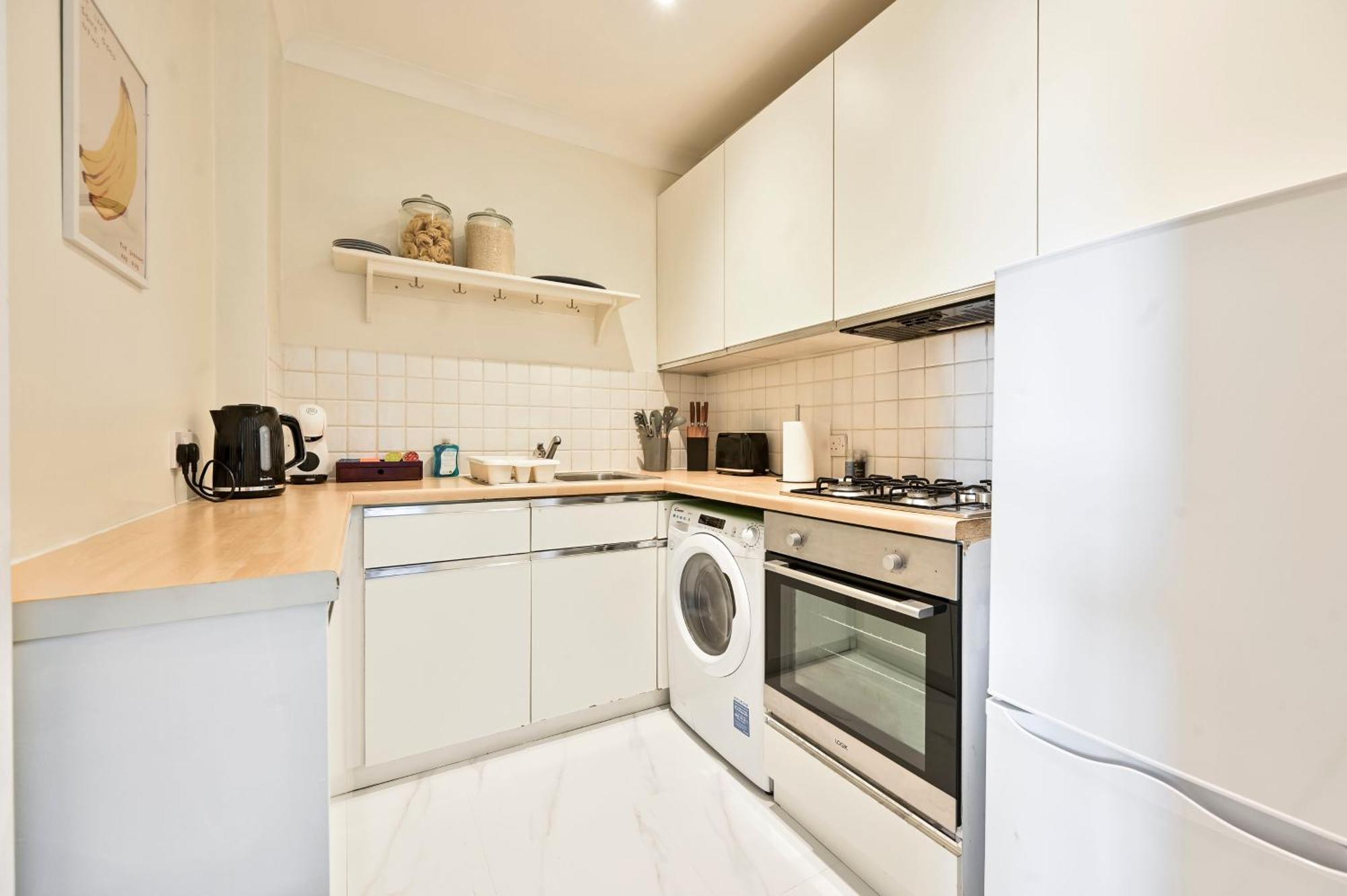 Apartment Chelsea Chic, Quiet, Light Filled, Upscale *