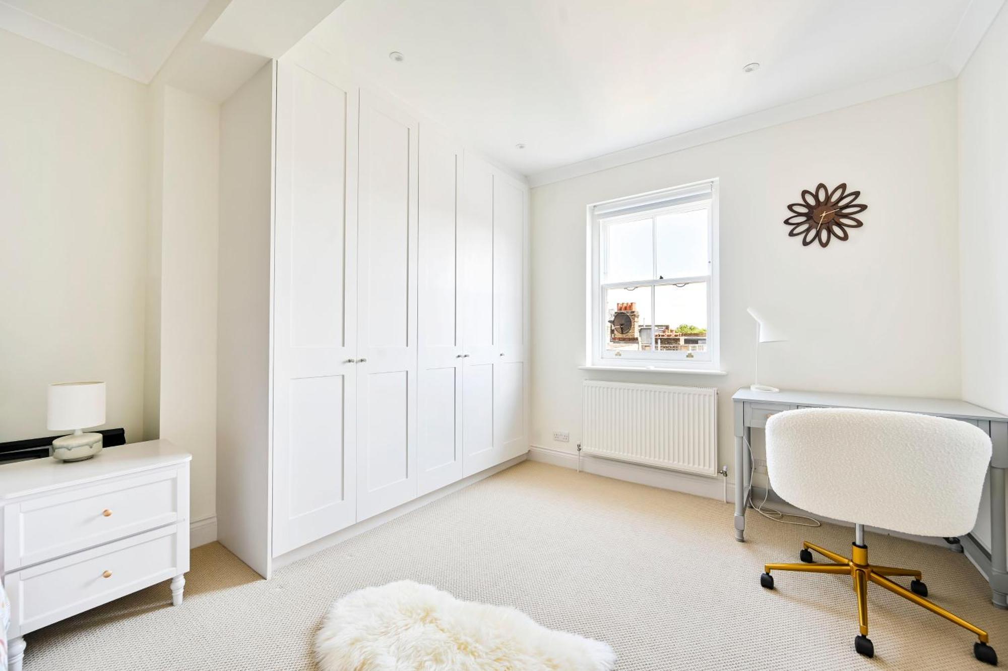 Chelsea Chic, Quiet, Light Filled, Upscale London