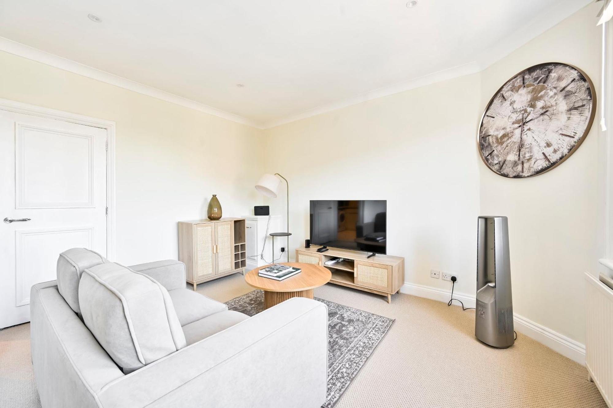 Chelsea Chic, Quiet, Light Filled, Upscale * London